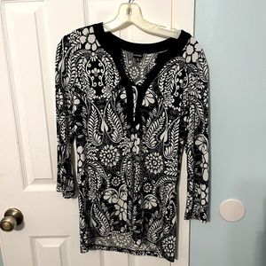 Ladies casual v-neck top.  Flowy and soft!